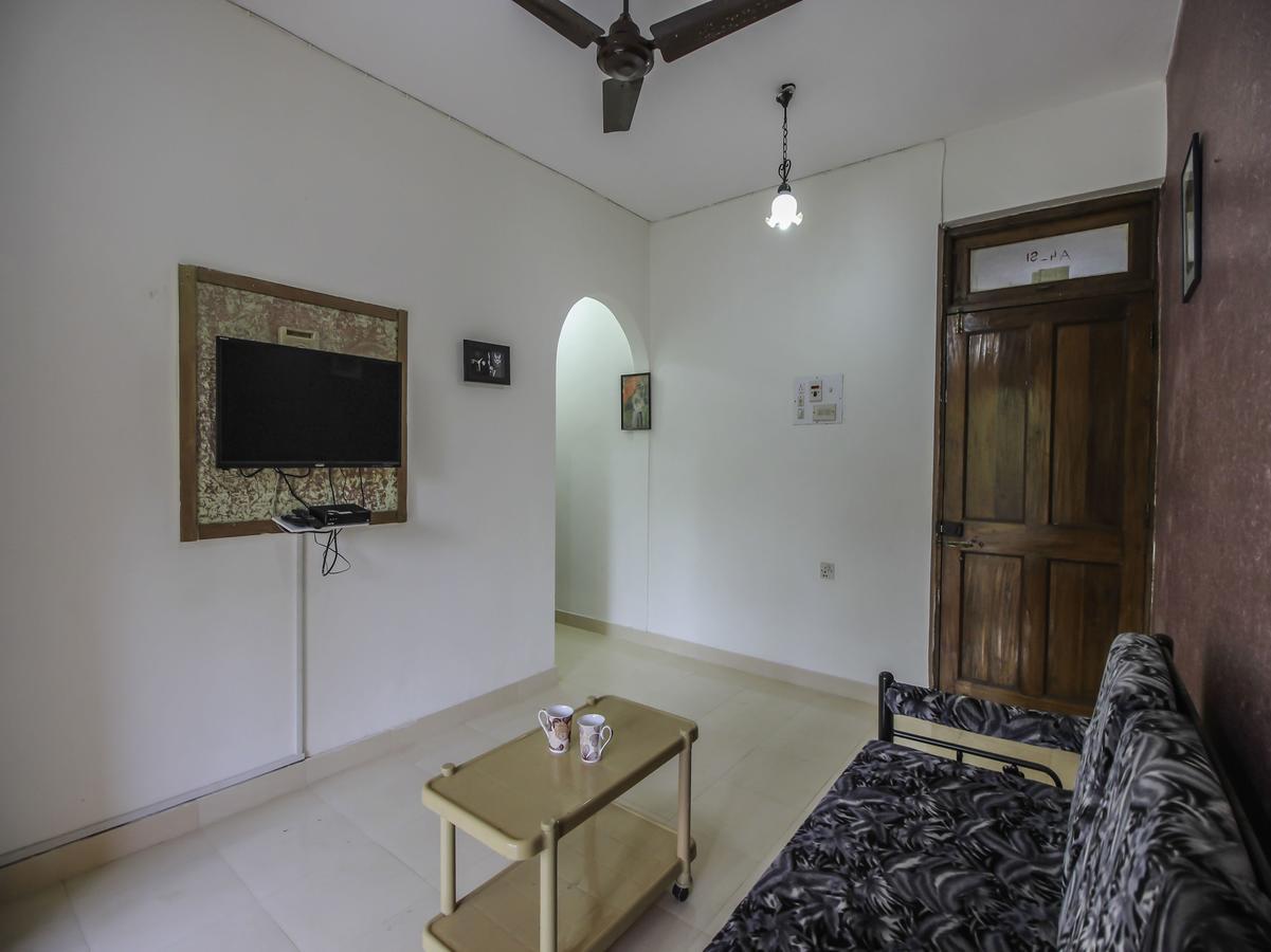 Oyo 10906 Modern 1bhk Apartment